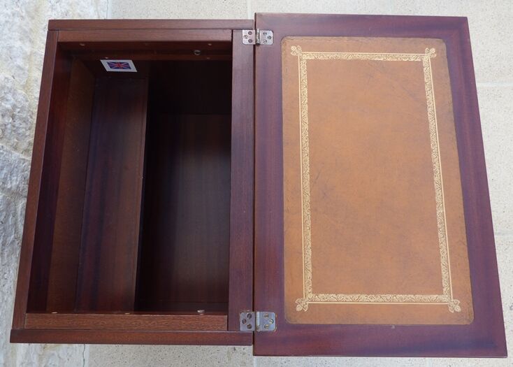 Mahogany veneer bar furniture, English manufacture of the XXth century with a drawer