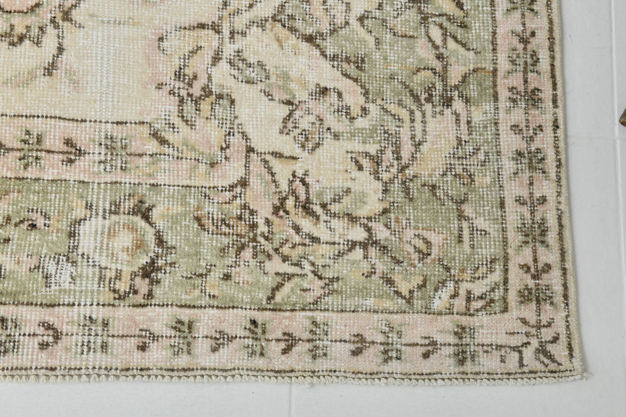 Tapis Vintage Beige et Vert Sauge Motifs Floraux Médaillon, 187x305 Cm