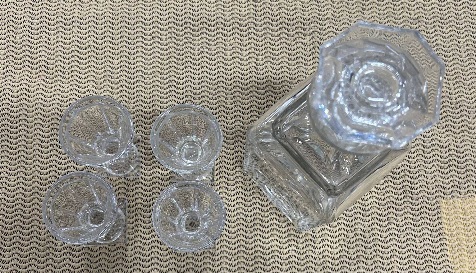 Carafe and 4 glass aperitif glasses