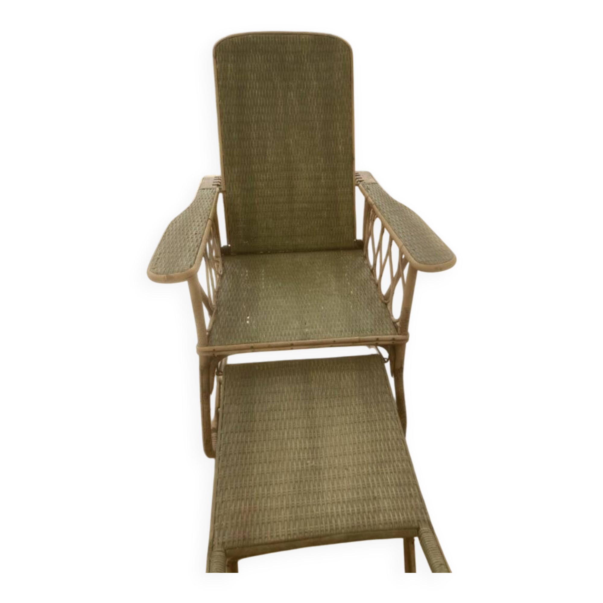 Vintage wicker rattan lounge chair