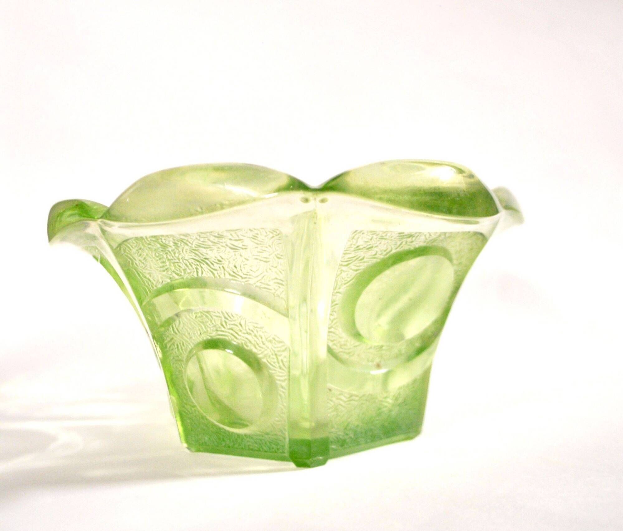 Art Deco oval bowl in green glass – geometric moulded decoration 1920-1930