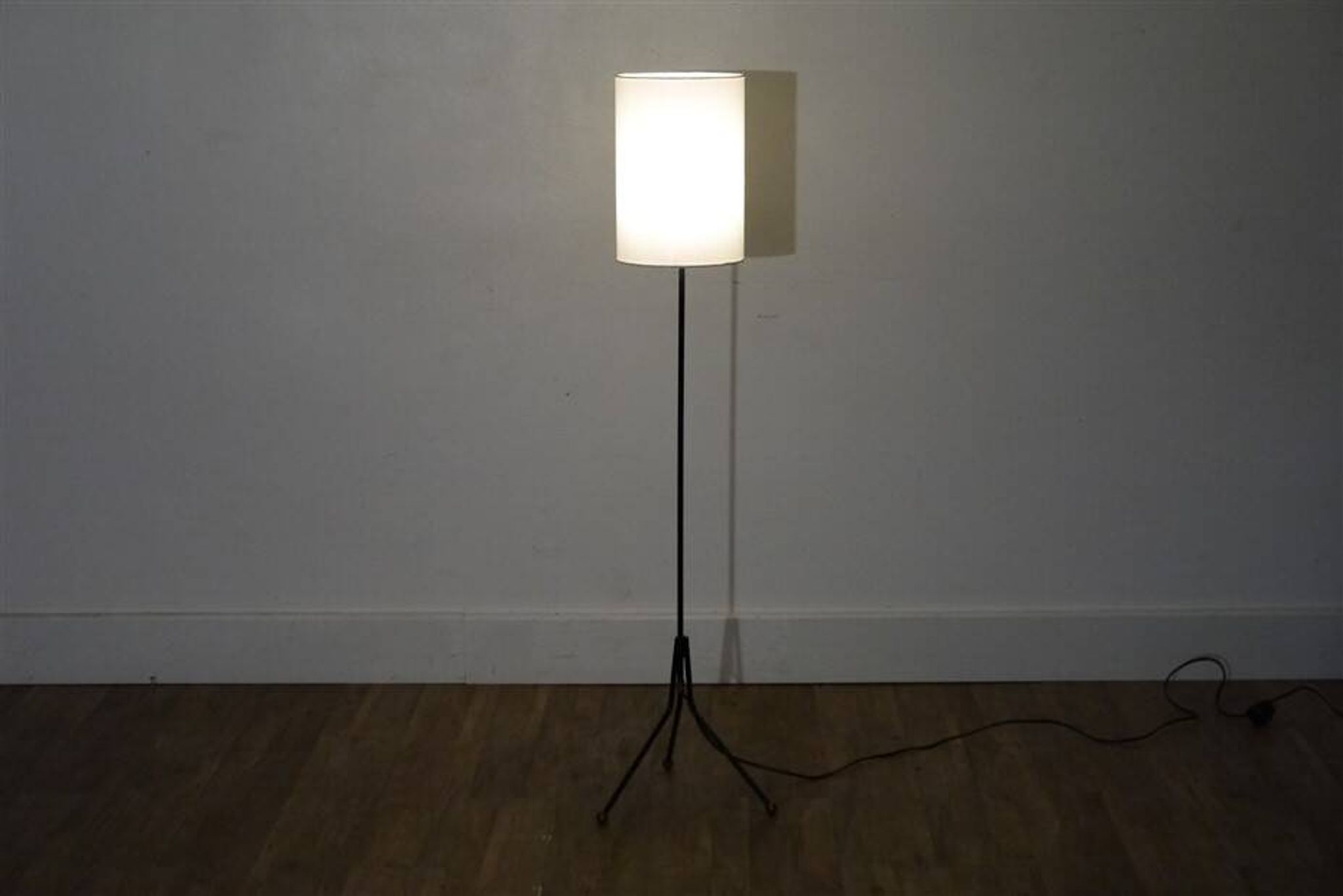 Lampadaire tripode en metal et laiton, 1970