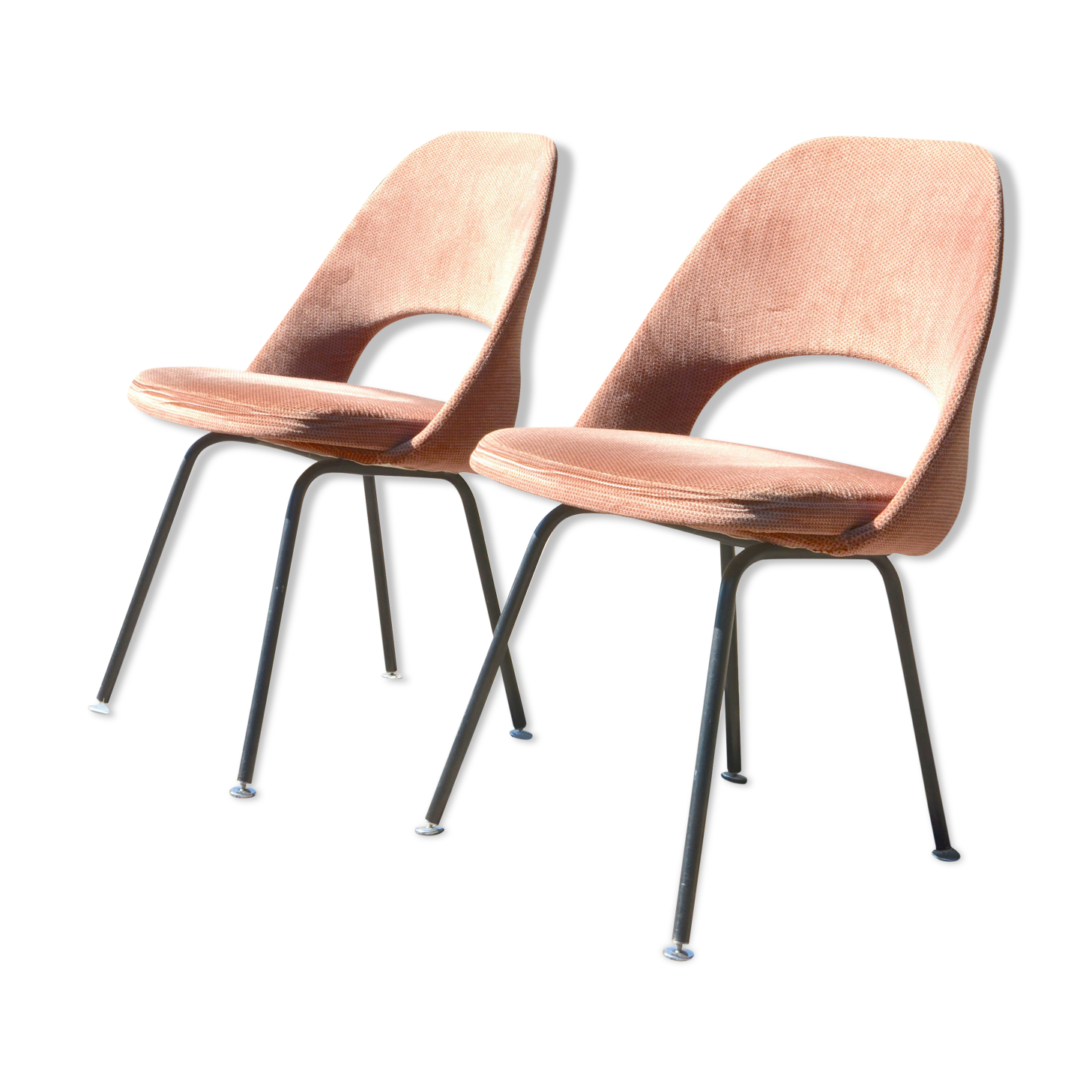 Pair of "Conference" chairs by Eero Saarinen in velvet Knoll