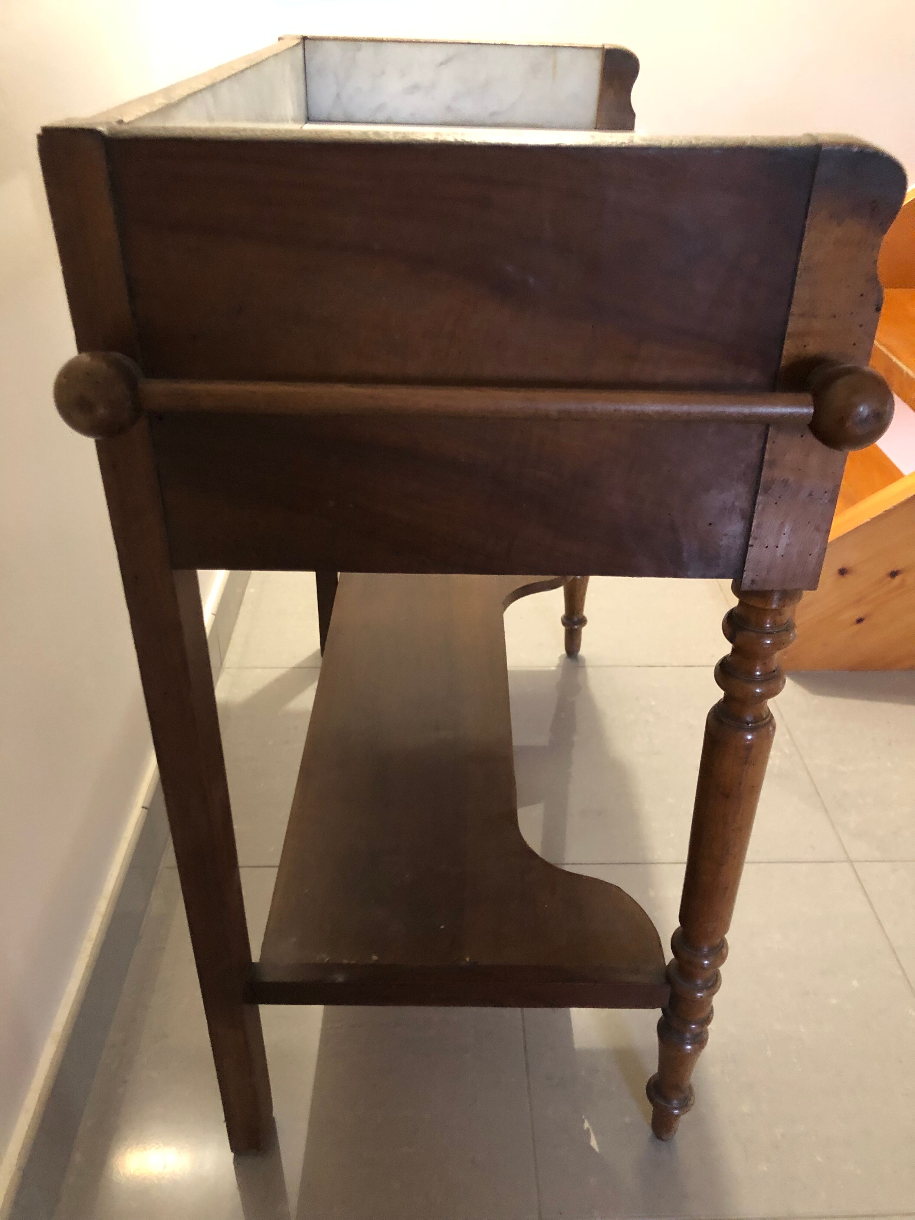 Table de toilette dessus marbre