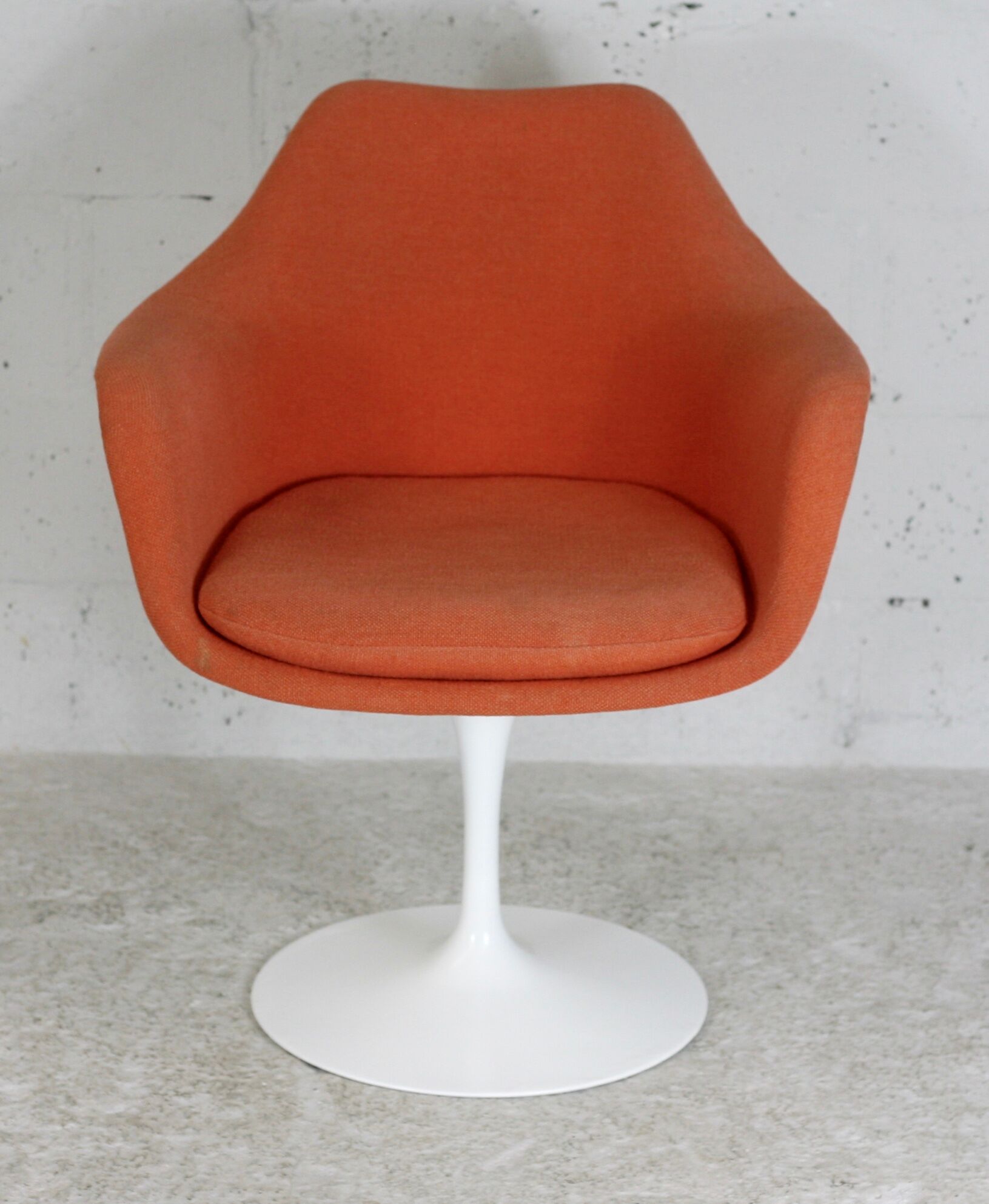 Tulip swivel armchair, Signed Knoll, Eero Saarinen, USA, circa 1960.
