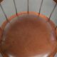Ensemble de 3 chaises de bureau / de côté pivotantes avec un siège en cuir de vache couleur cognac.
