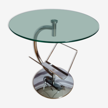 Table basse, design en verre transparent piètement chromé avec porte-revues