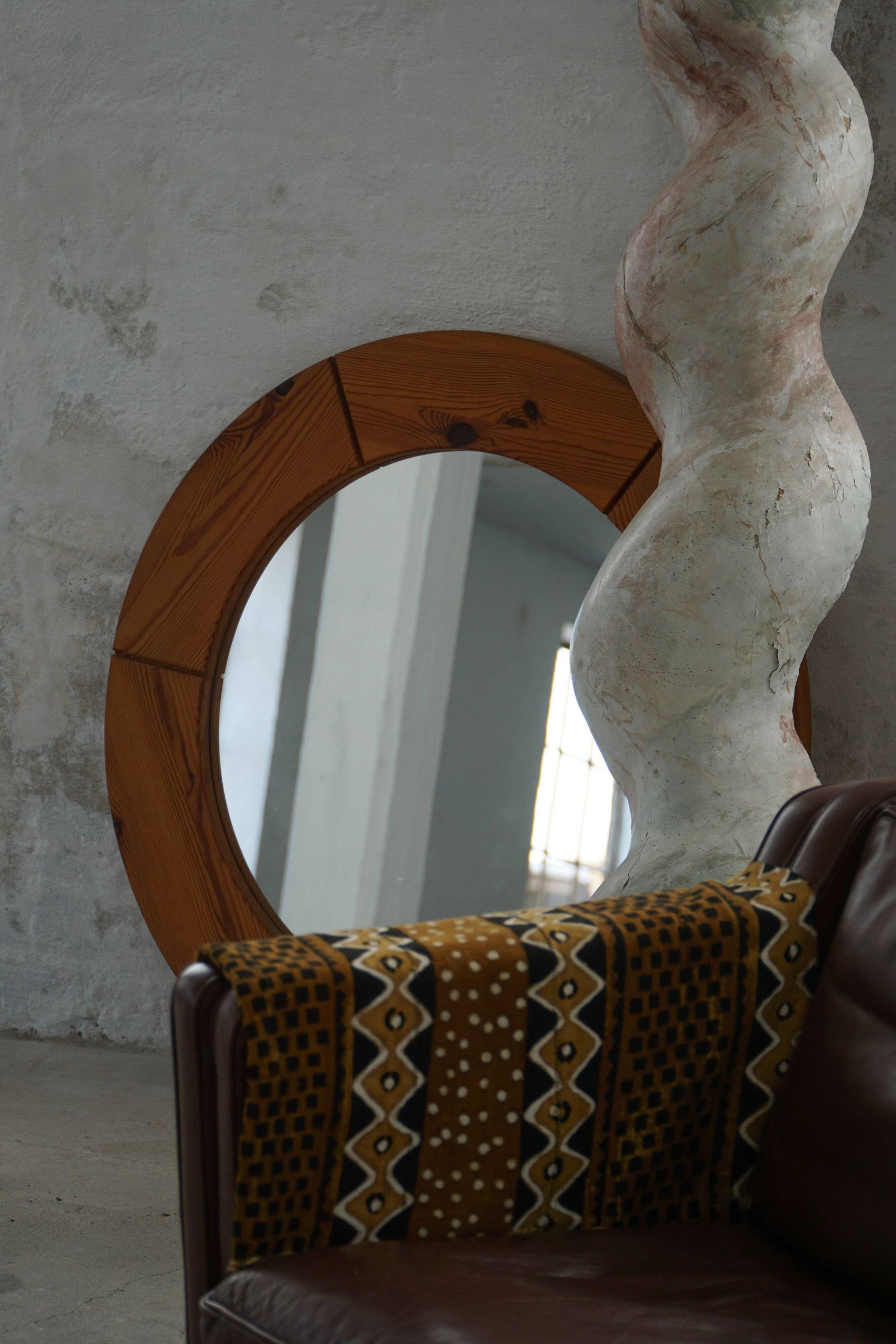 Large round wall mirror in solid pine by Glasmäster Markaryd, Sweden, 1960s.