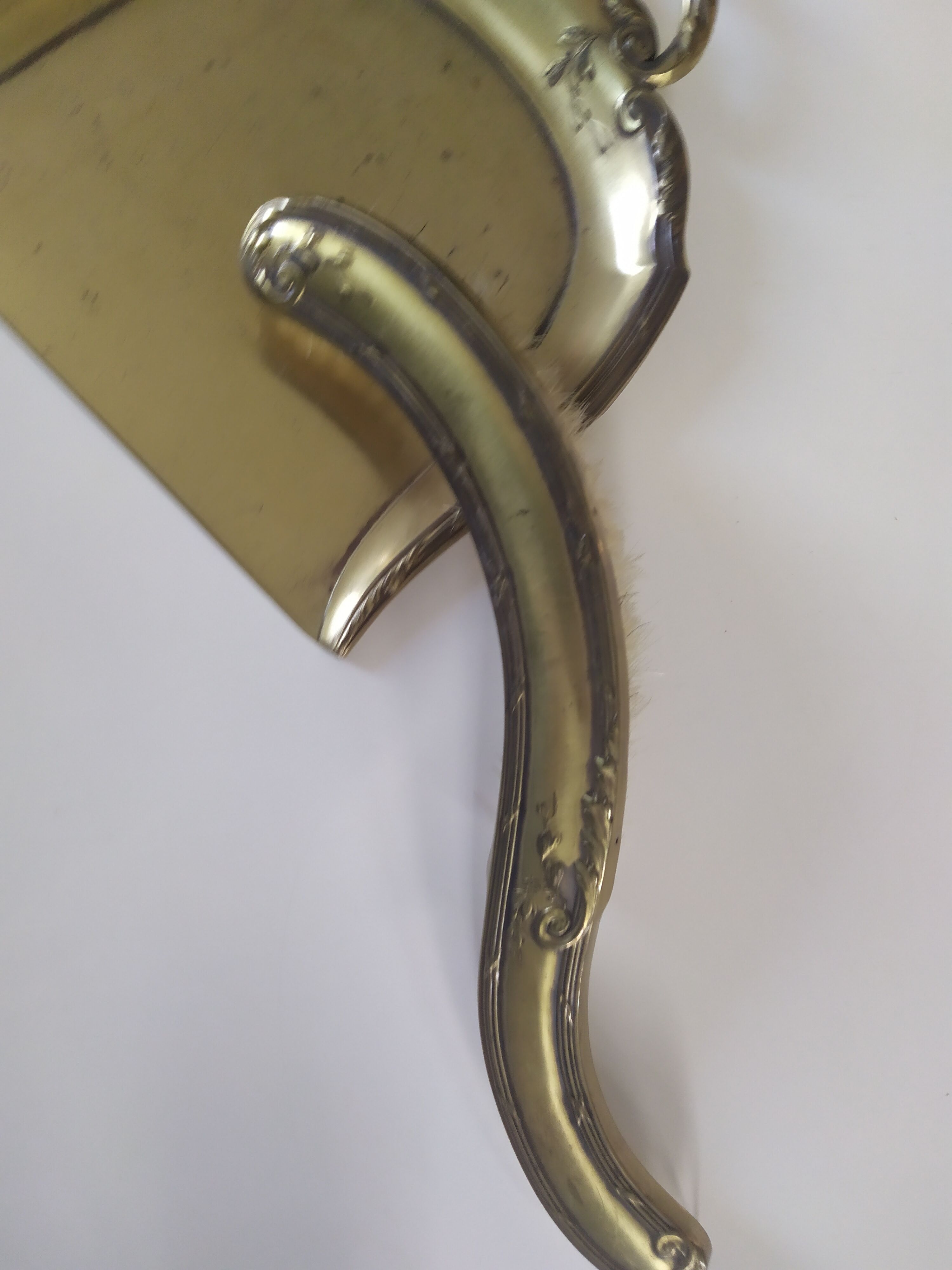 Tray picks up crumbs and brush