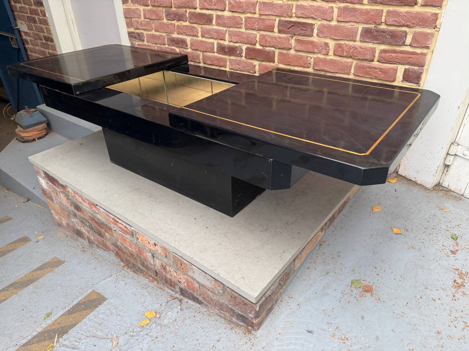 Bar coffee table