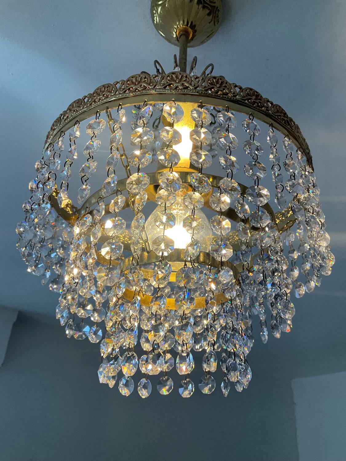 Chandelier with crystal and brass pendants