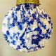 Lustre géant en verre d'art bleu avec couronne en bronze