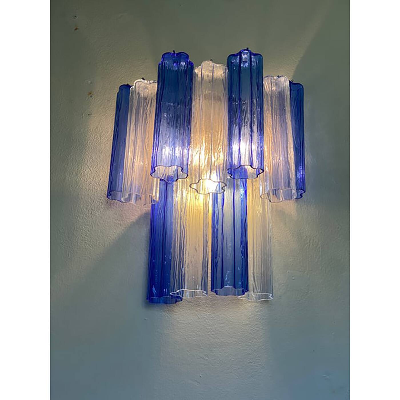 Applique murale contemporaine bicolore bleue "Tronchi" dans le style Venini