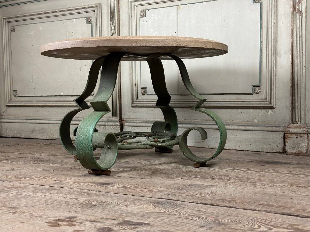 Table basse en fer forgé et marbre beige vers 1930