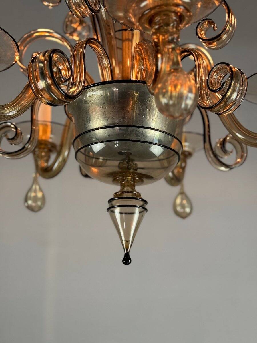 Venetian chandelier in golden Murano glass with a black border, circa 1950