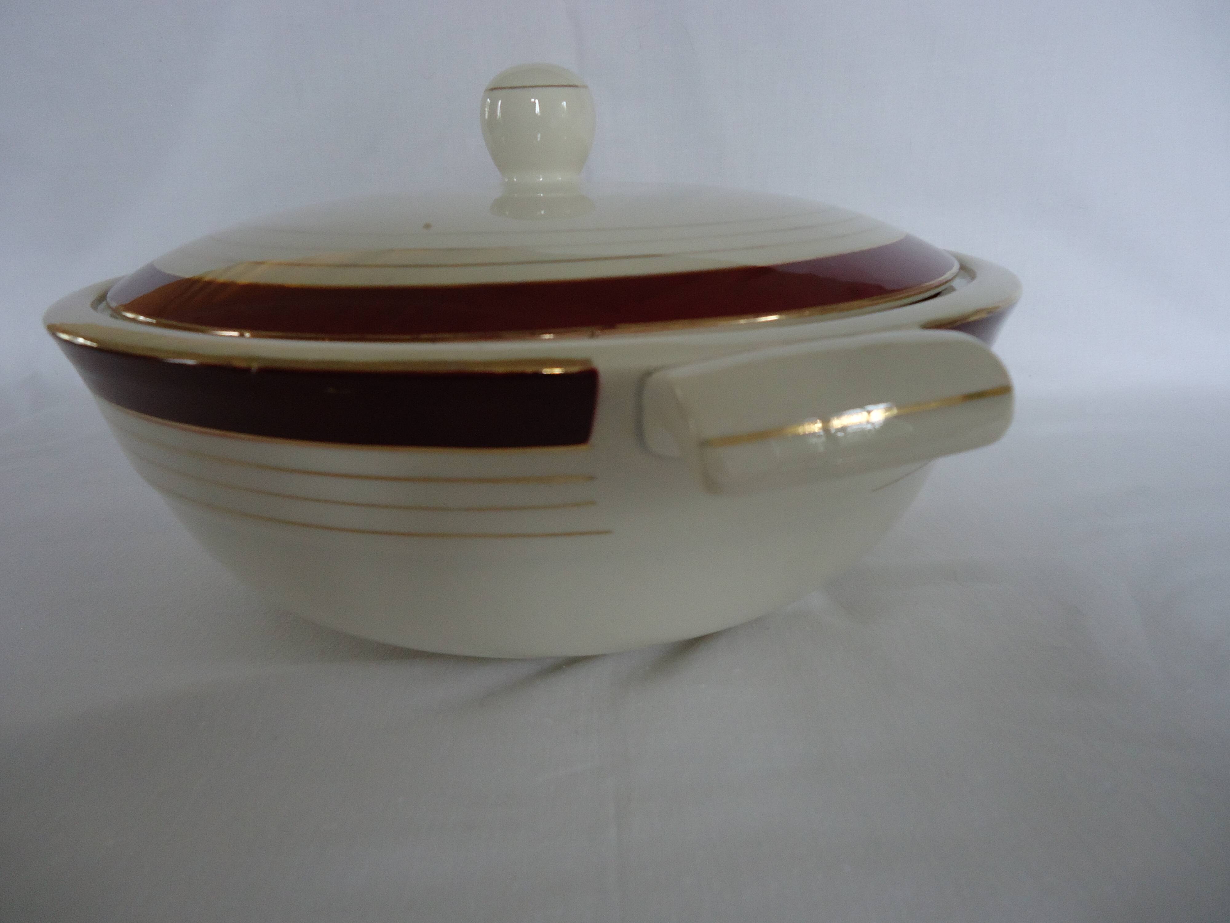 Opaque porcelain vegetable tureen/tureen from digoin sarreguemines, pasteur model