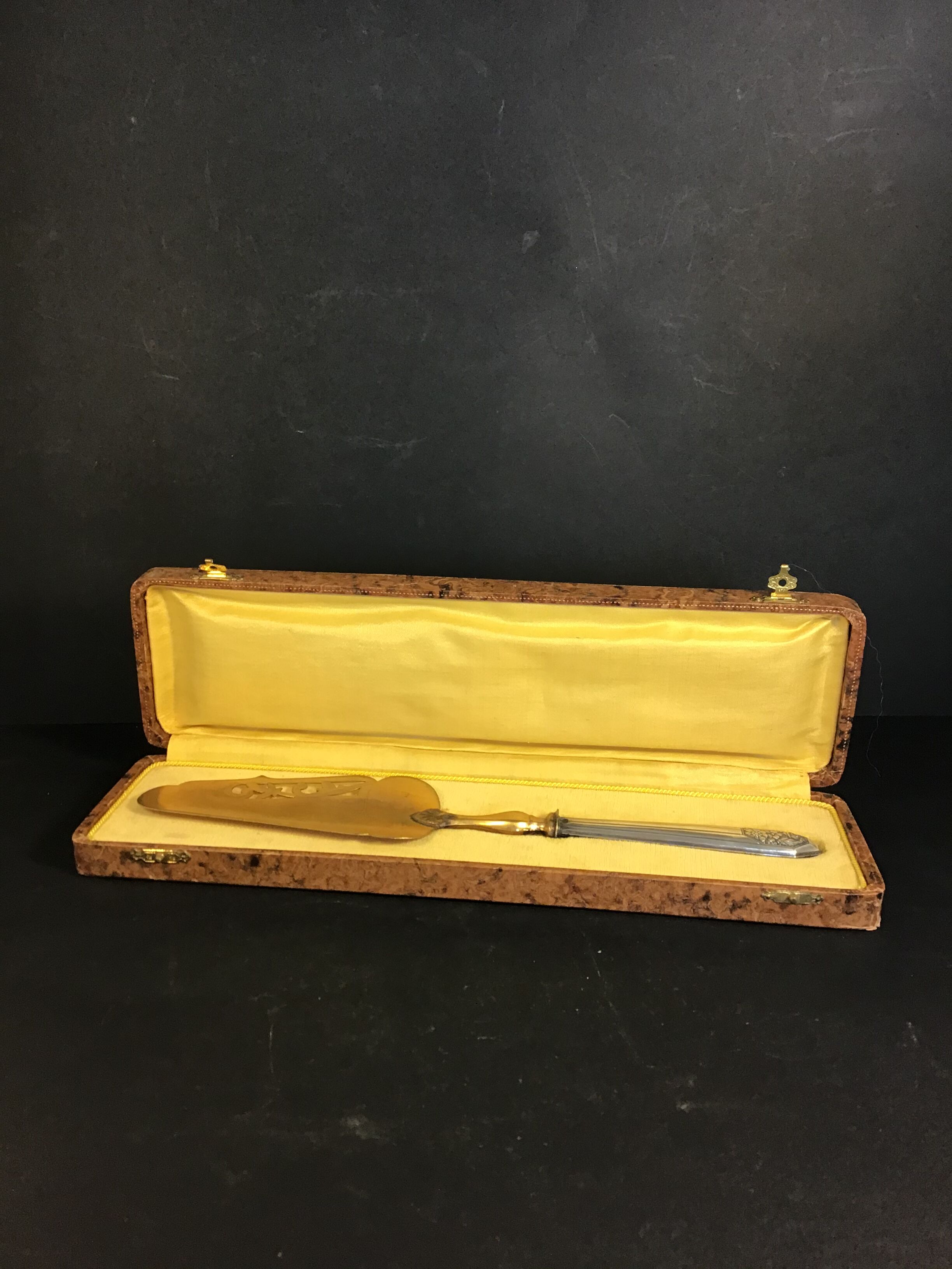 Silver metal pie shovel