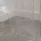 Porte revues en plexiglas transparent