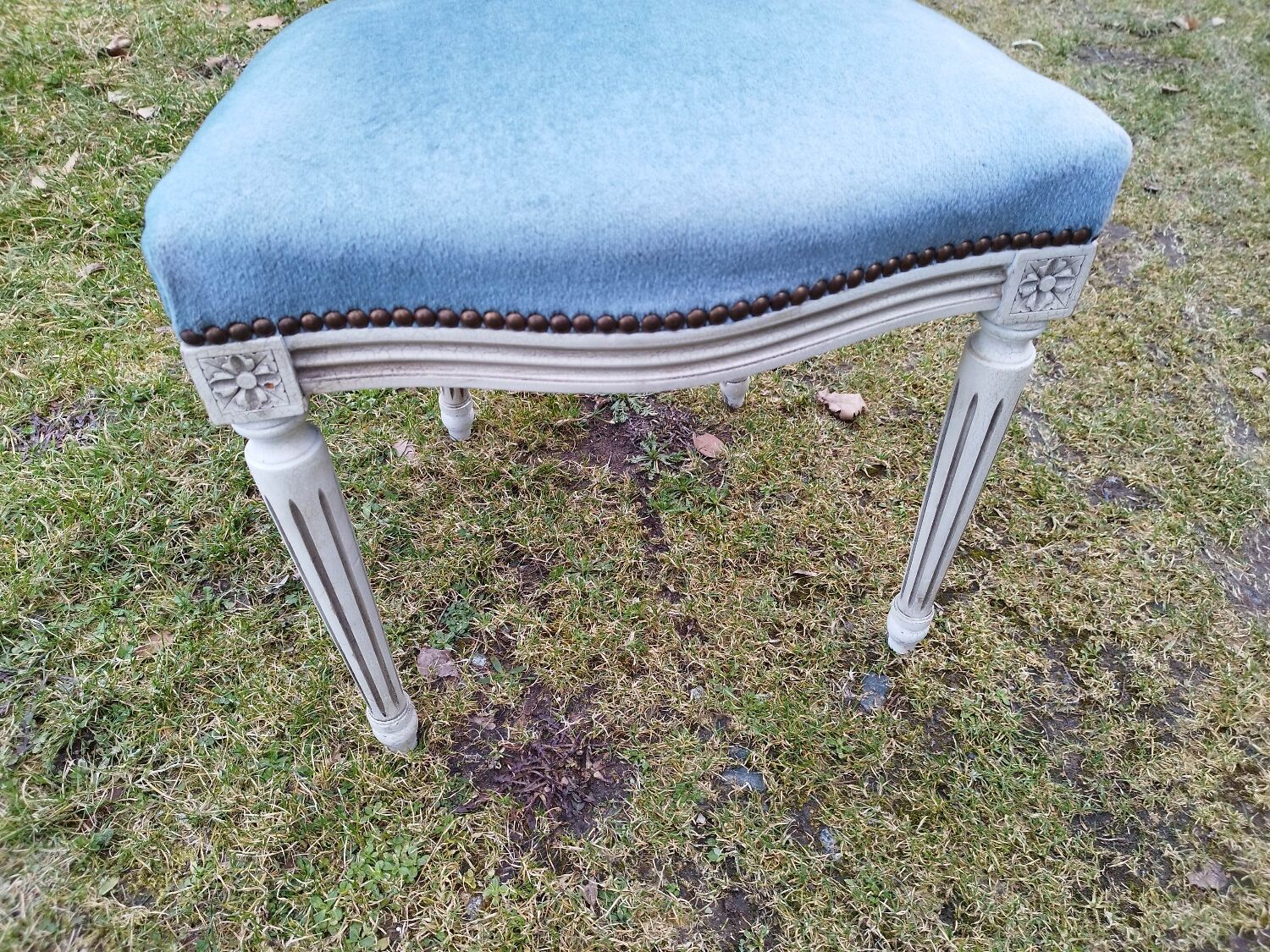 Chair Medallion velvet blue patina white Louis XVI