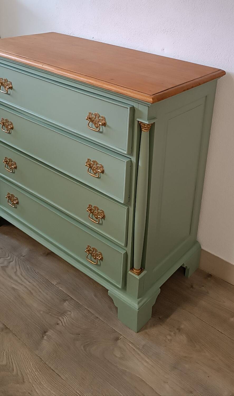Stylish chest of drawers