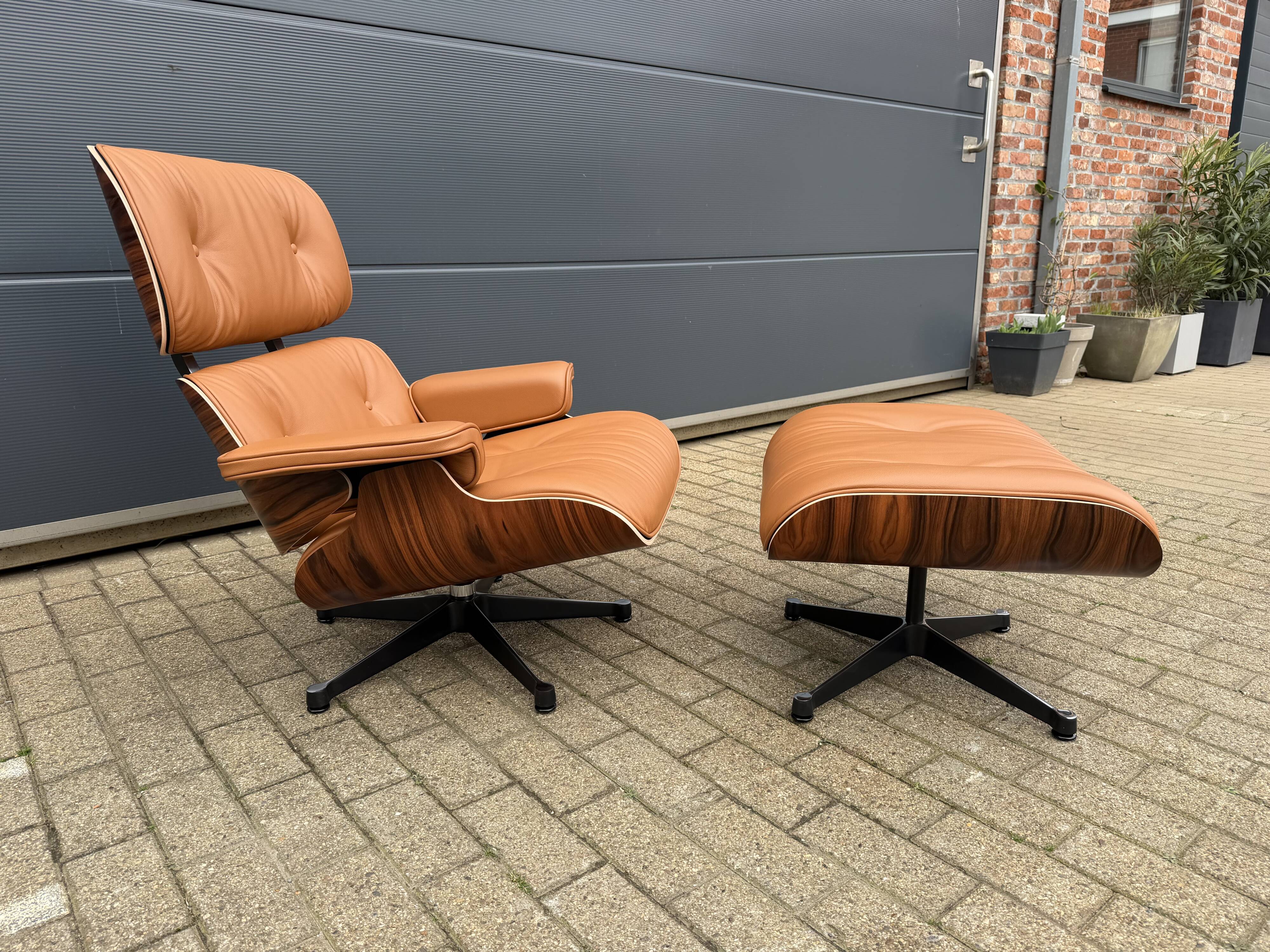 Vitra Eames Lounge Chair XL + Ottoman, Cognac leather & Santos Rosewood