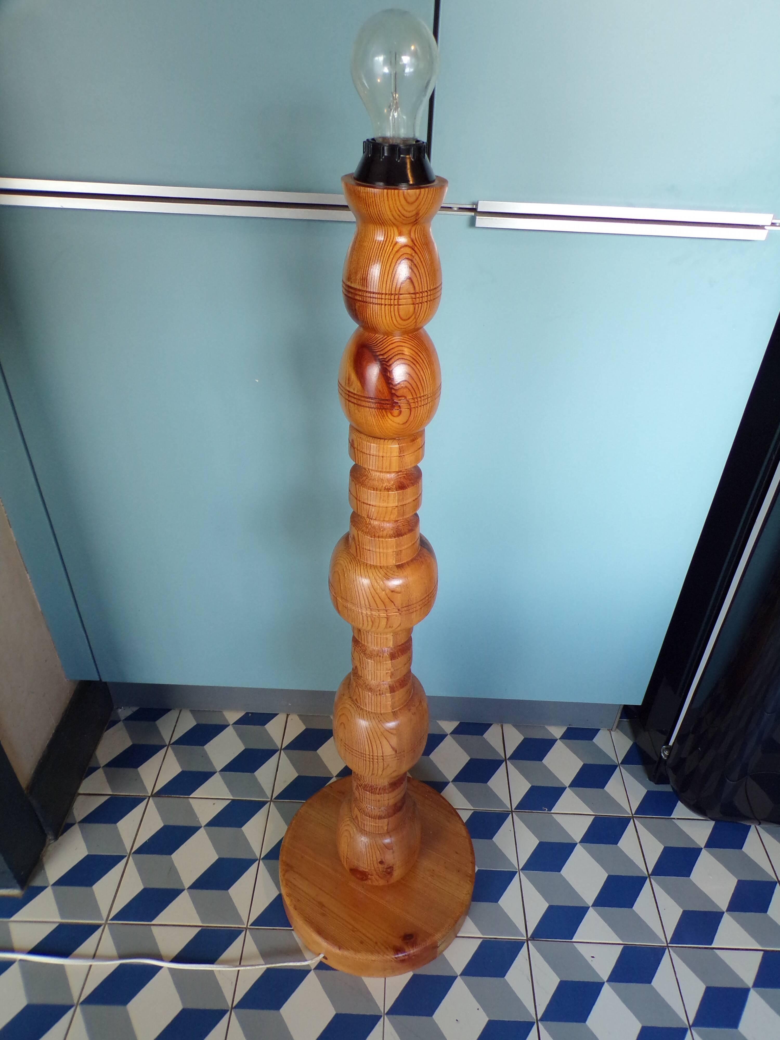 Lampadaire scandianve en pin
