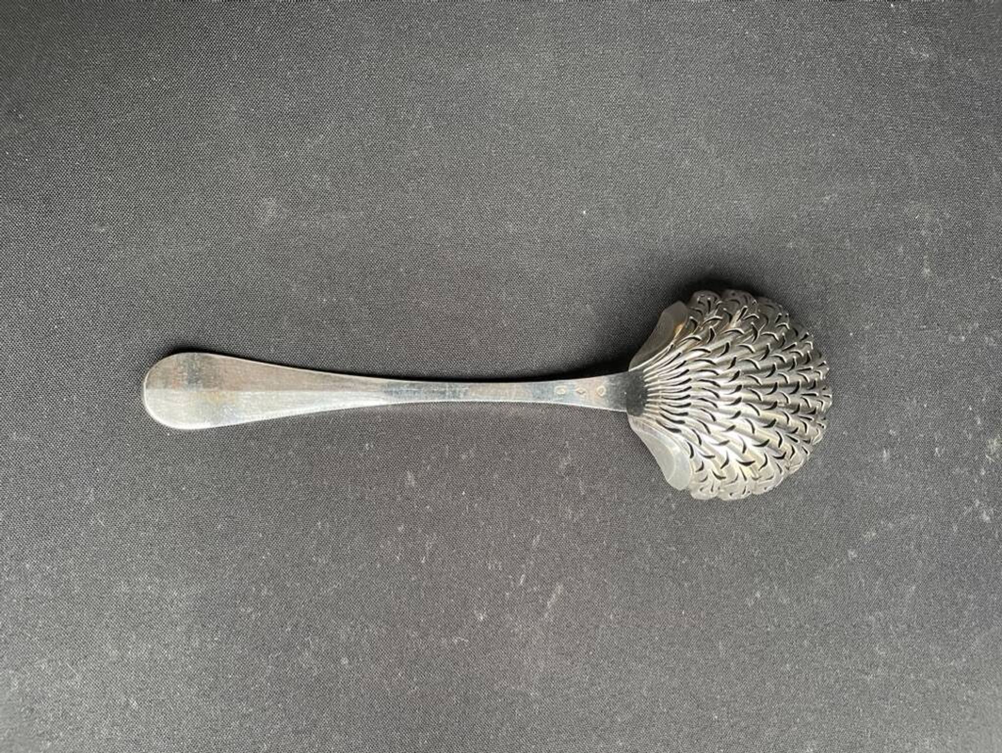 Grande cuillère saupoudreuse en argent 925°/00 - Époque XIXème
