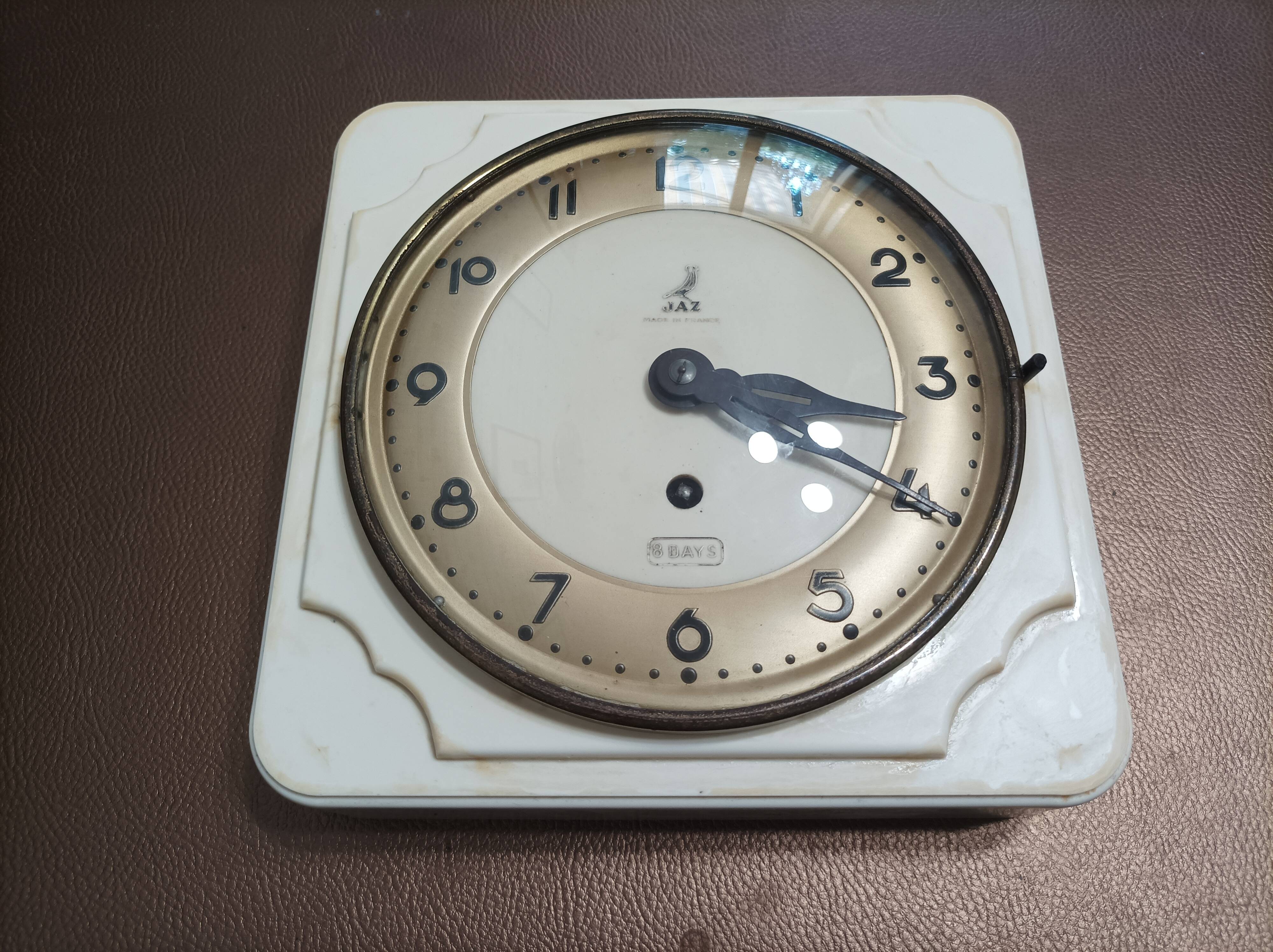 Old Jaz wall clock Mechanical watchmaking Bakelite Glass