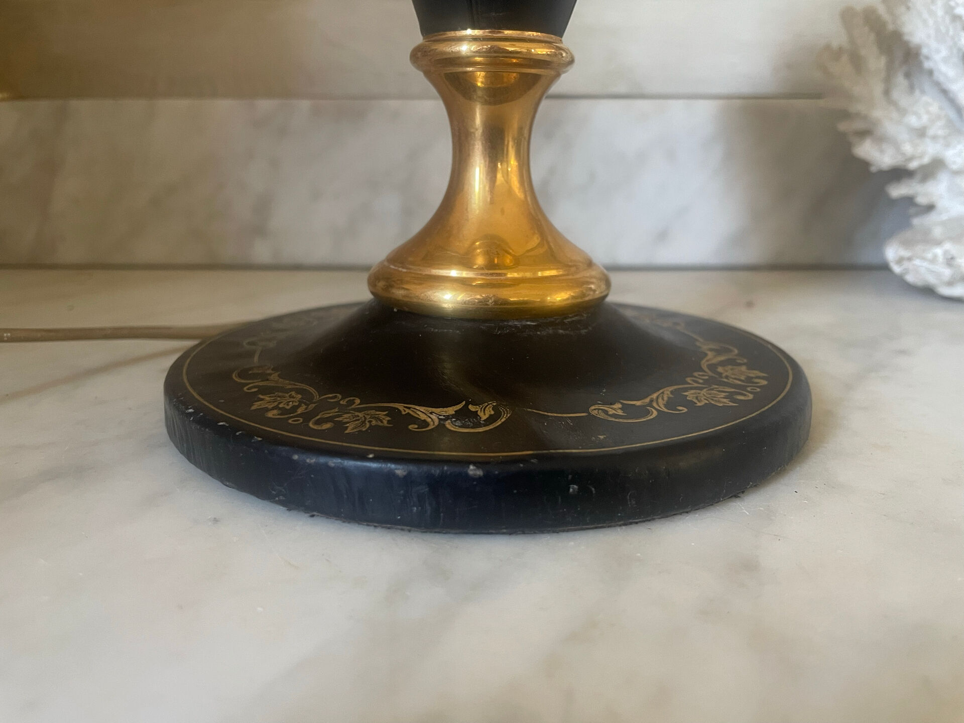 Black leather lamp Le Tanneur