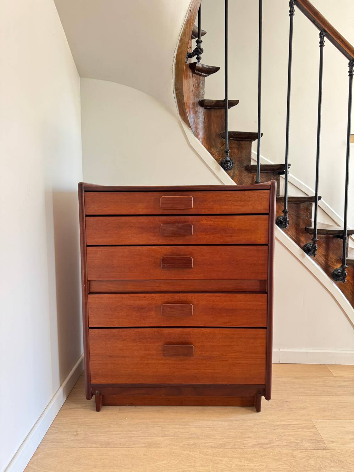 Commode haute 5 tiroirs en teck années 60