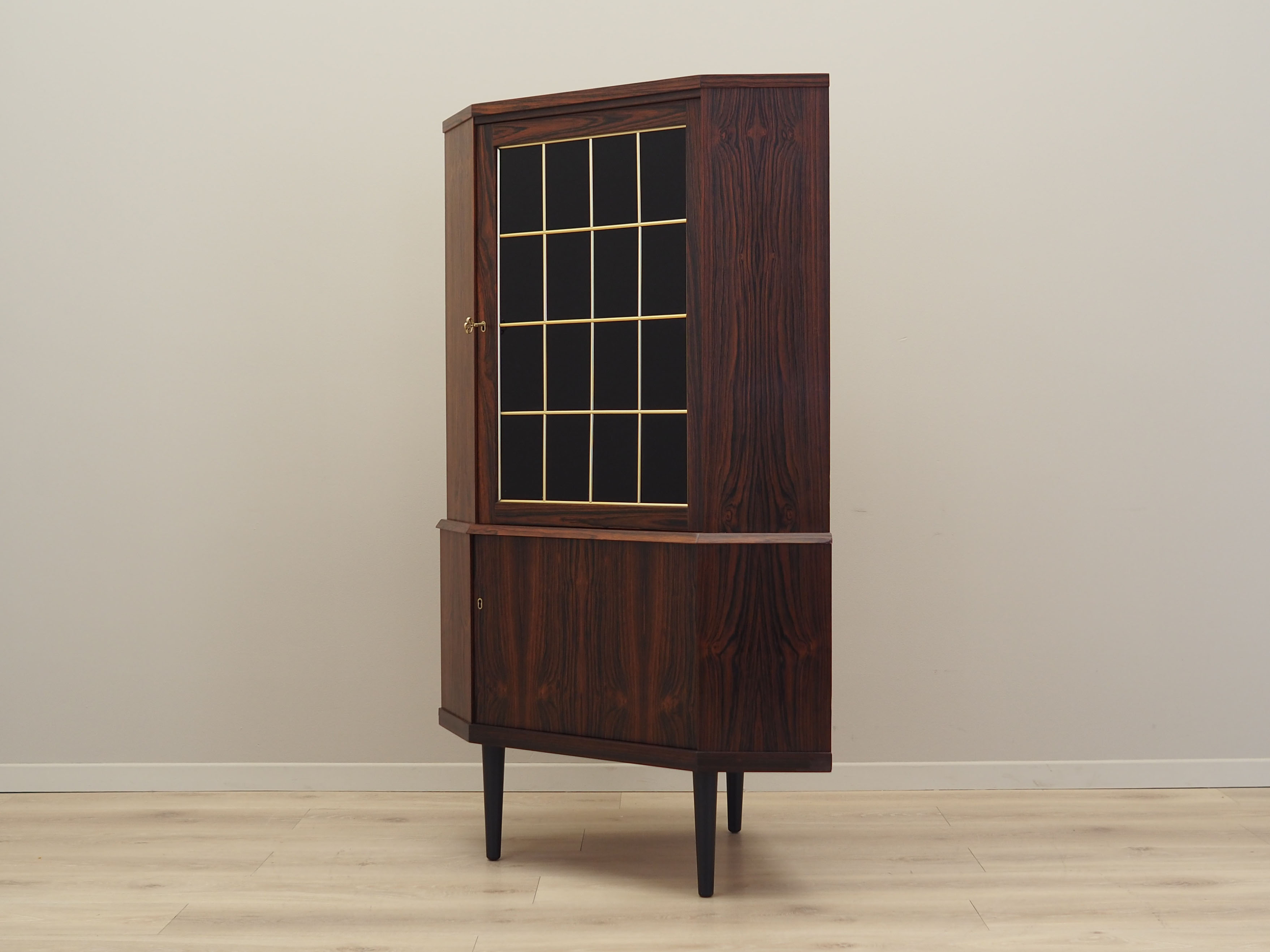 Armoire d’angle en palissandre, design danois, années 1970, production: Danemark
