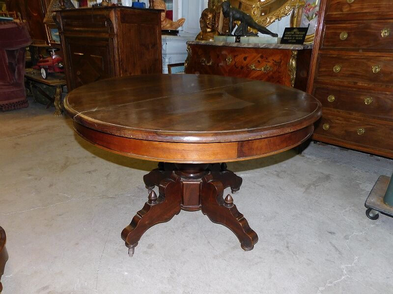 Gueridon foot central in noyer of the 19th siecle