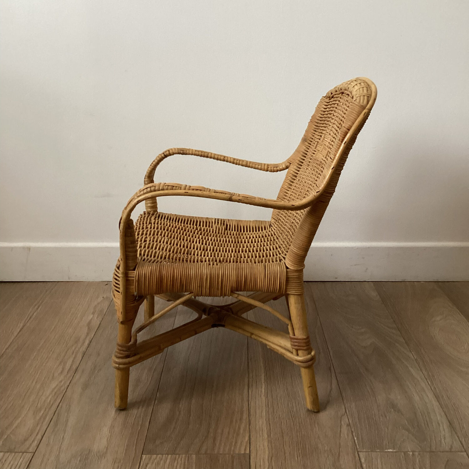 Children's chair in woven wicker