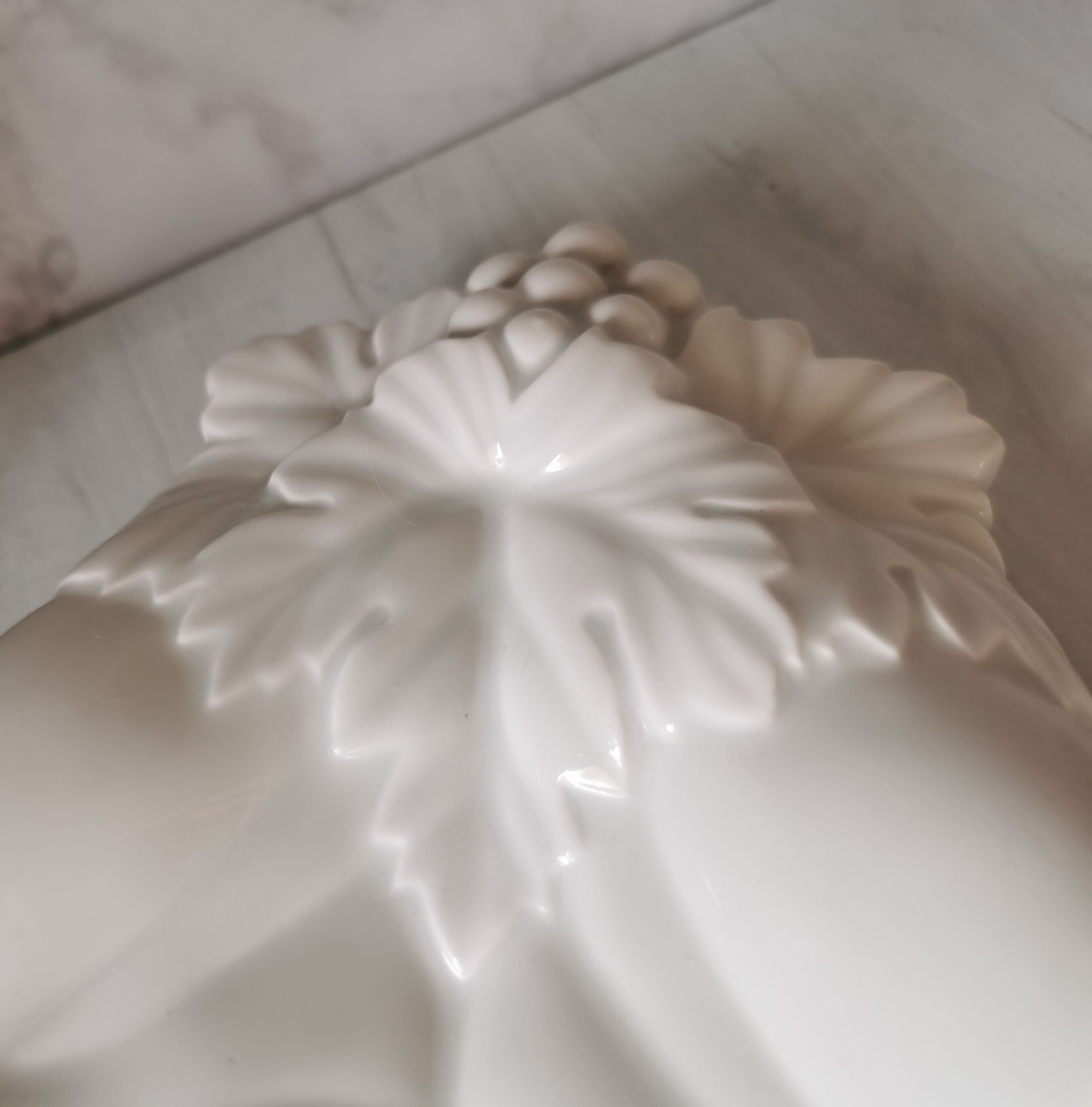 Empty pocket hands porcelain