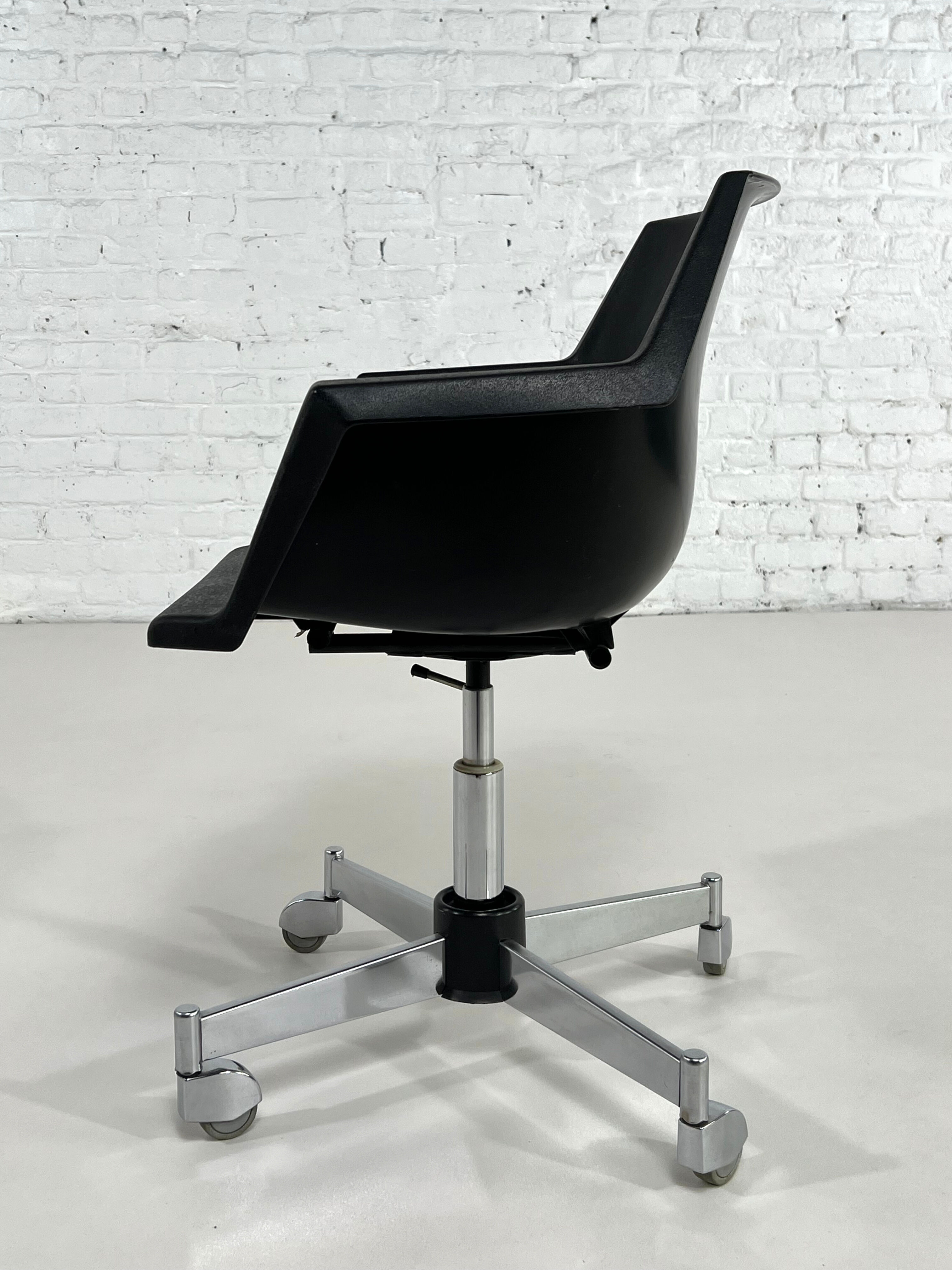 Office chair 70s Golf model by JP Emonds Alt for Meurop