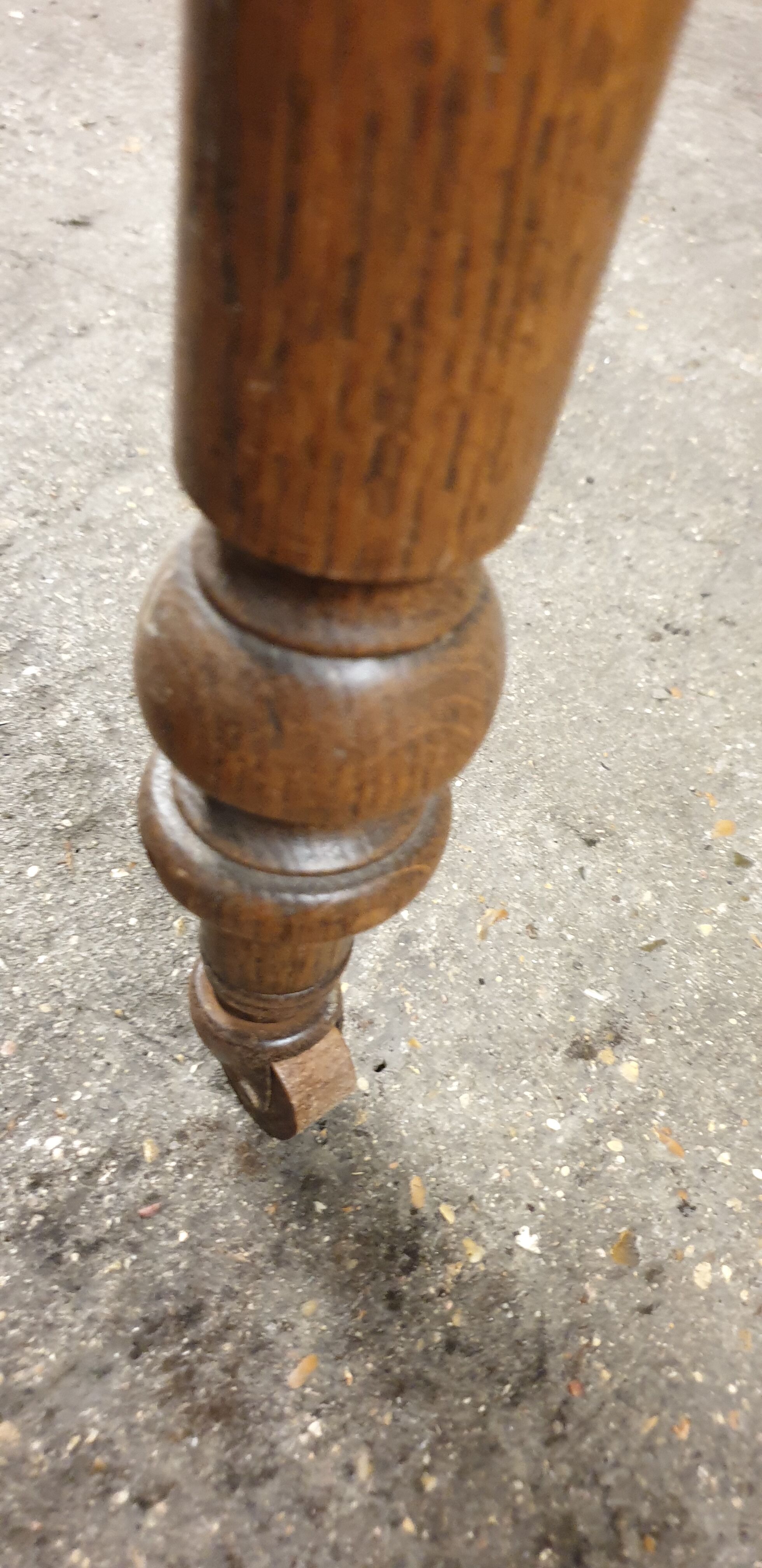 Table 6 feet louis Philippe on wooden wheels