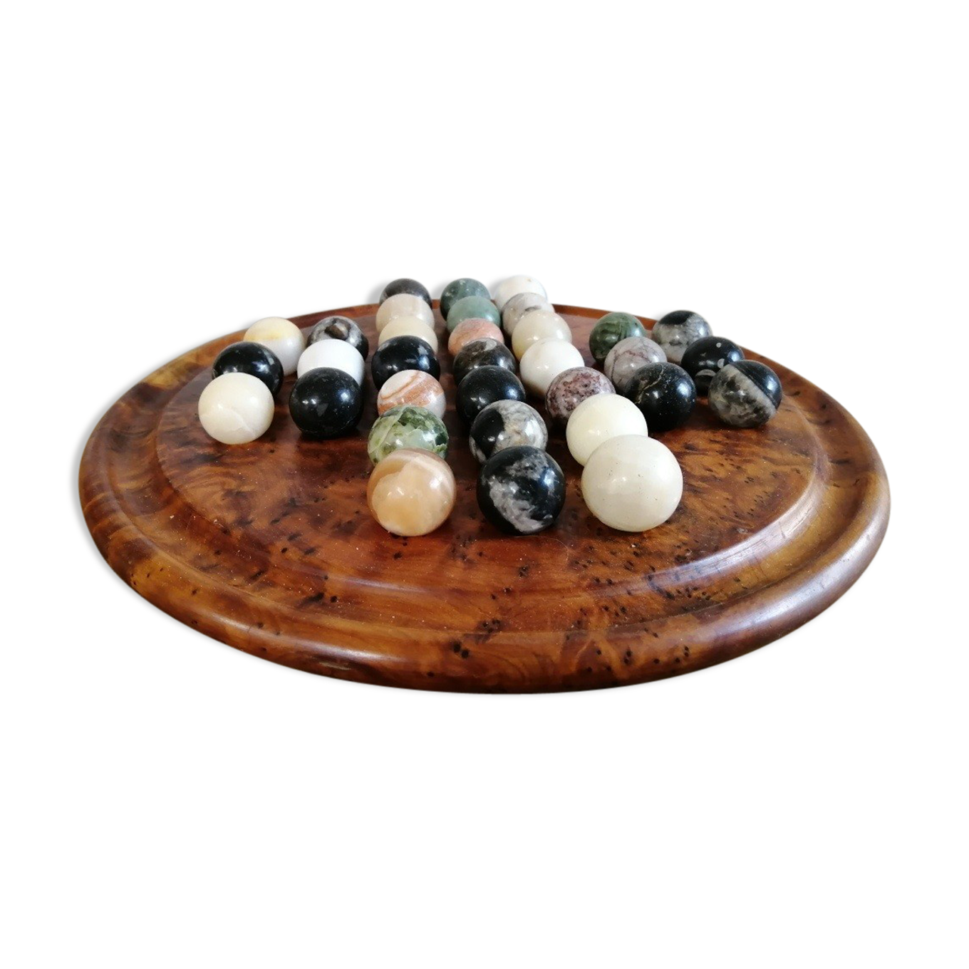 Jeu de solitaire en bois et pierres semi précieuses Selency Jeu de solitaire en bois et pierres semi précieuses Selency