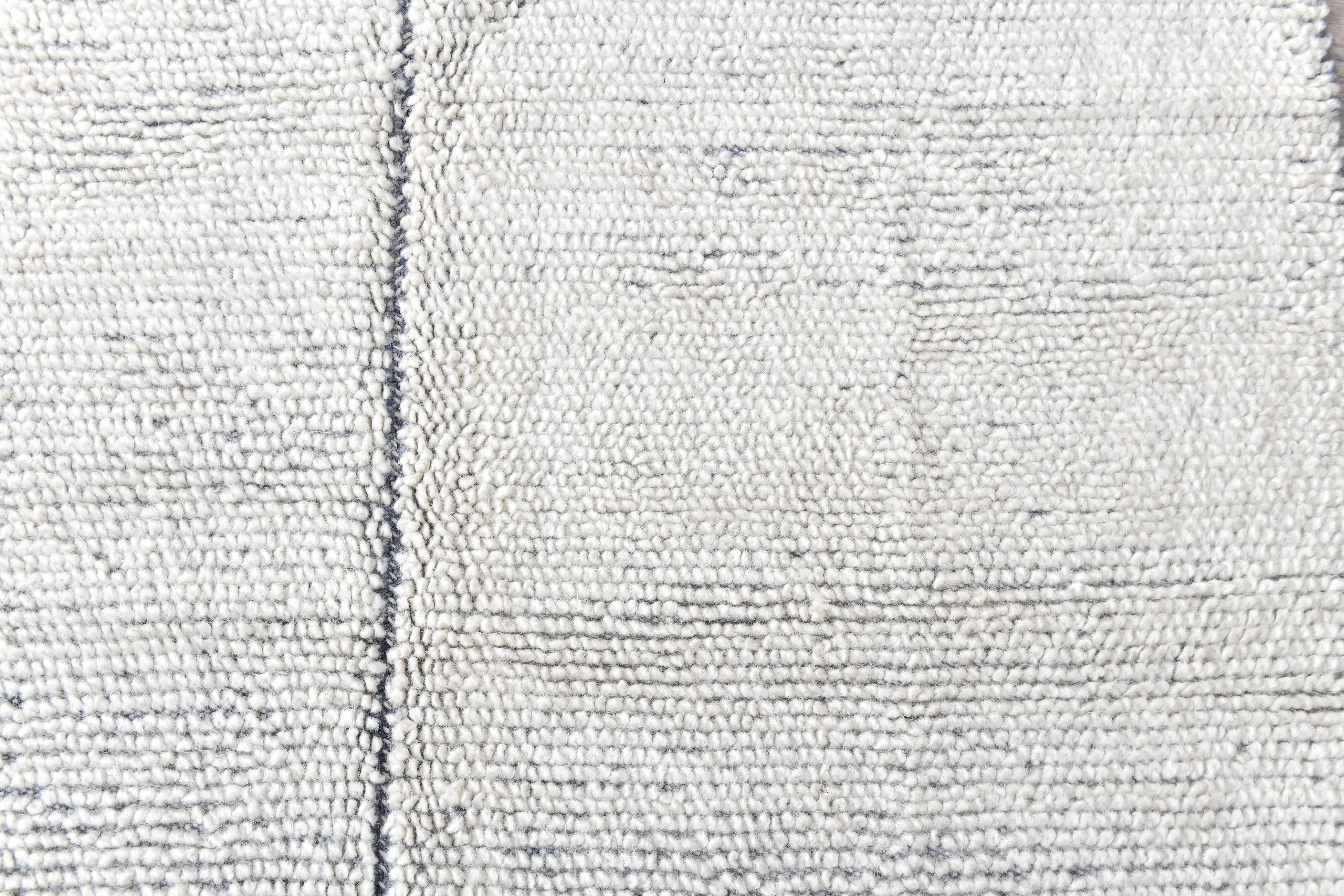 100% Wool Blue & White Moroccan Rug 136x211Cm