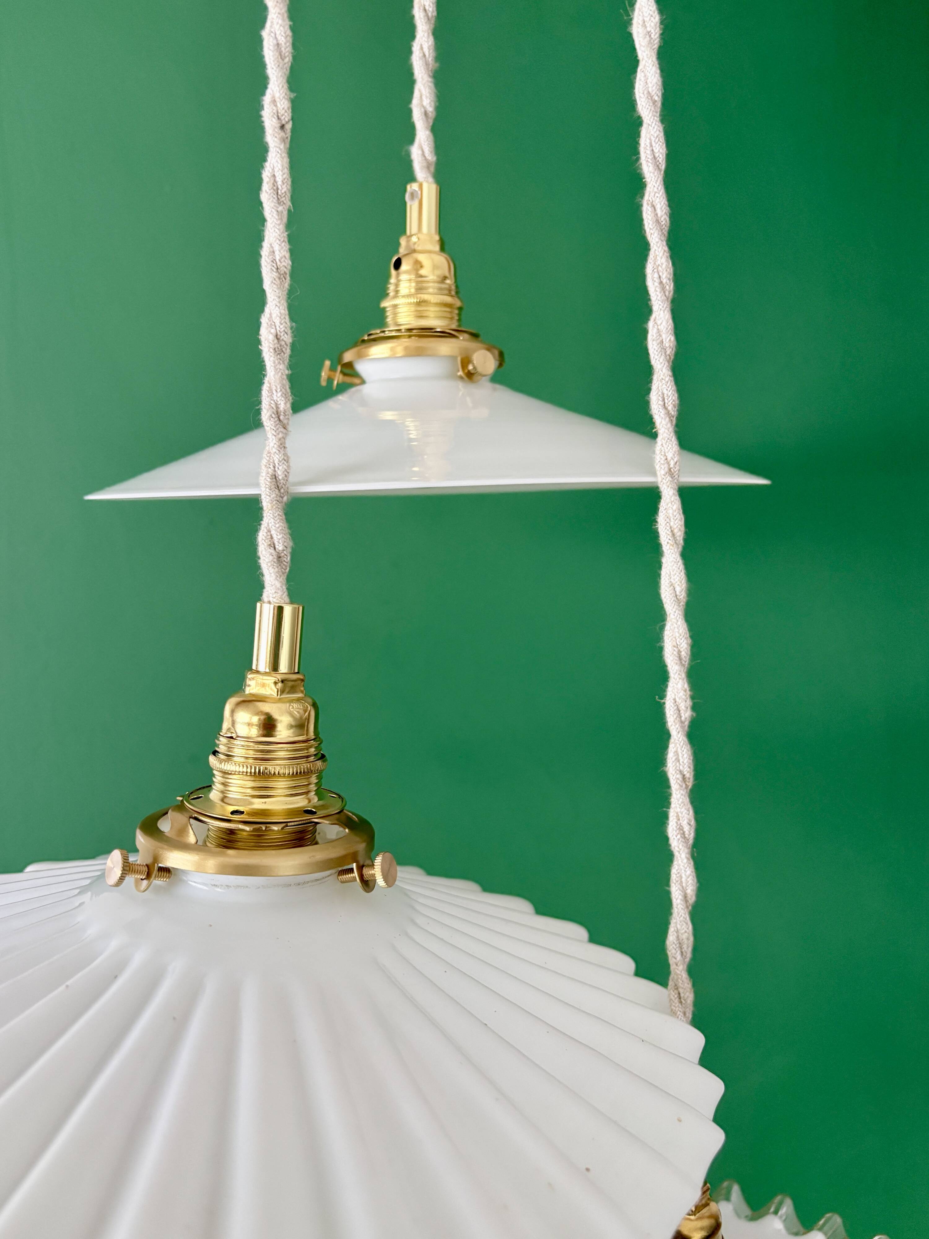 Vintage triple suspension lampshade in white opaline.