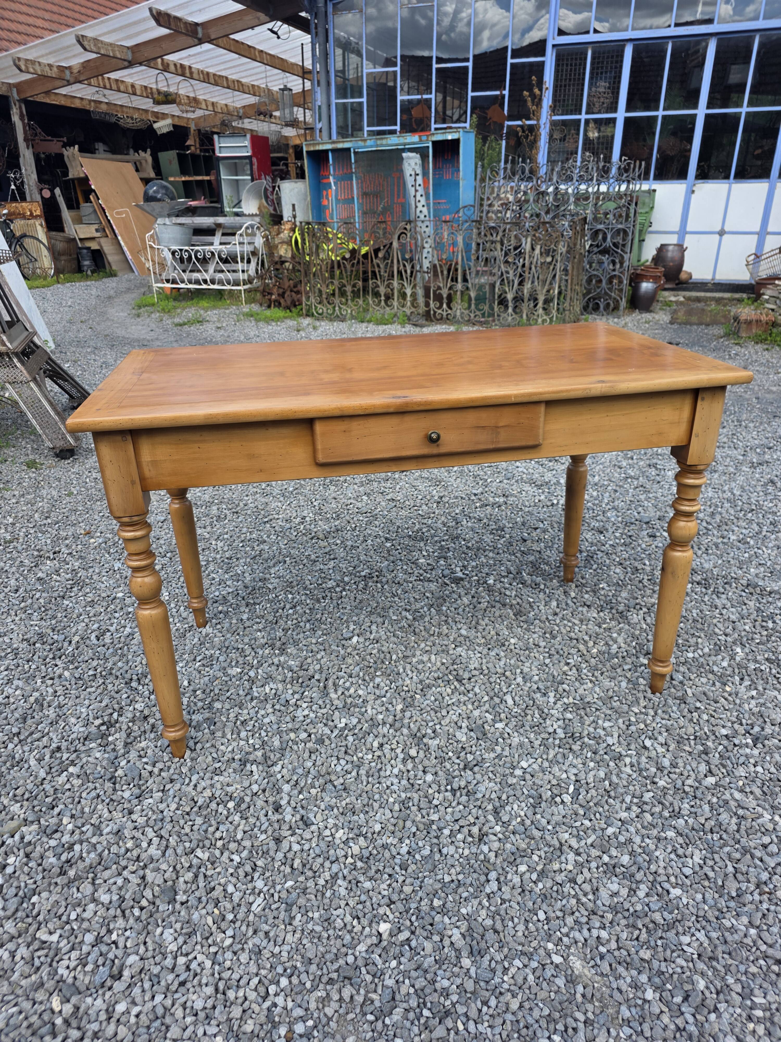 Bureau style Louis Philippe en merisier massif