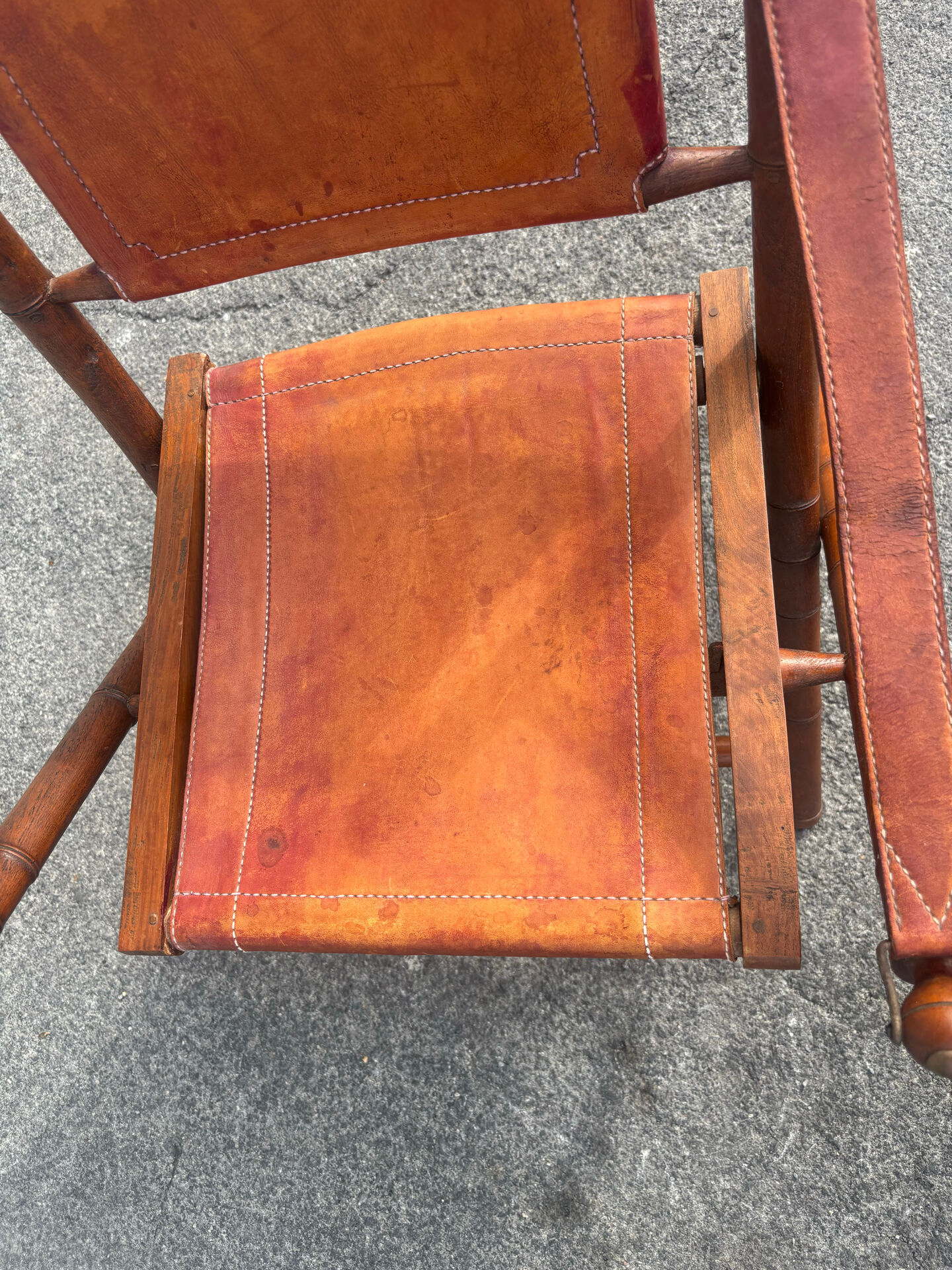 Vintage Safari Armchair in Cognac Leather and Turned Wood – 1940s/50s