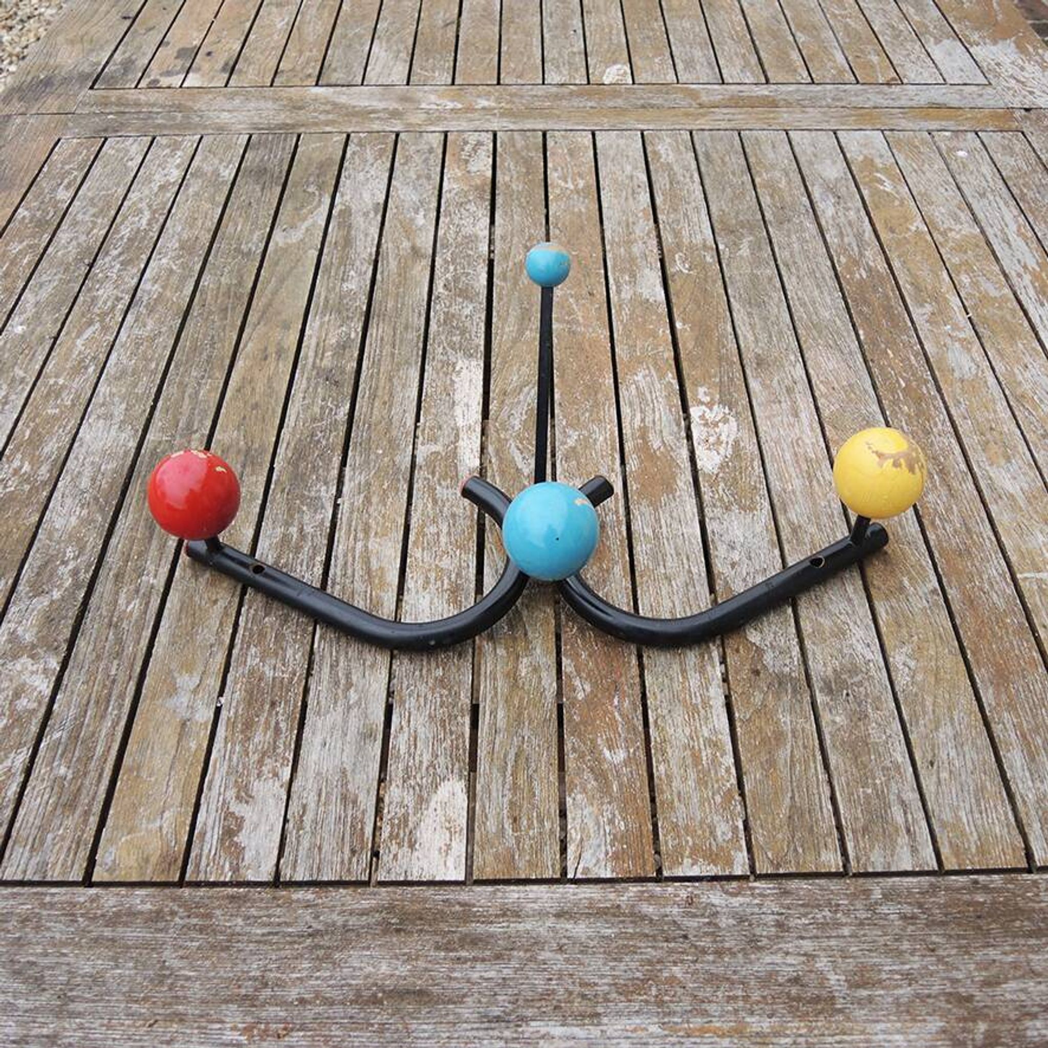 Porte-manteau mural 4 boules multicolores ancien