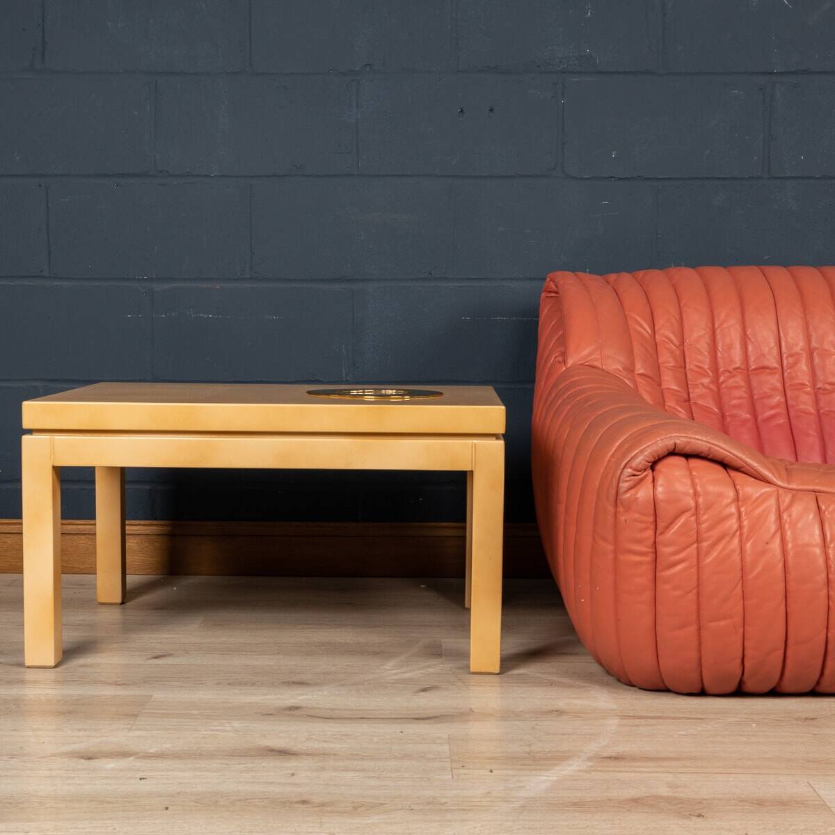 Une paire de tables d'appoint en bois laqué belge et en agate par willy daro c.1970