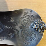 Filled silver pie shovel