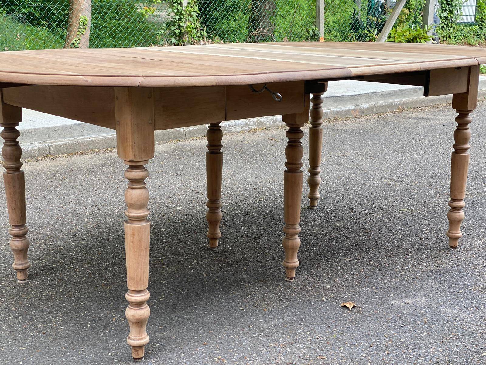 Table ronde extensible Louis Philippe XIXème à volet pliable 6 pieds 200cm