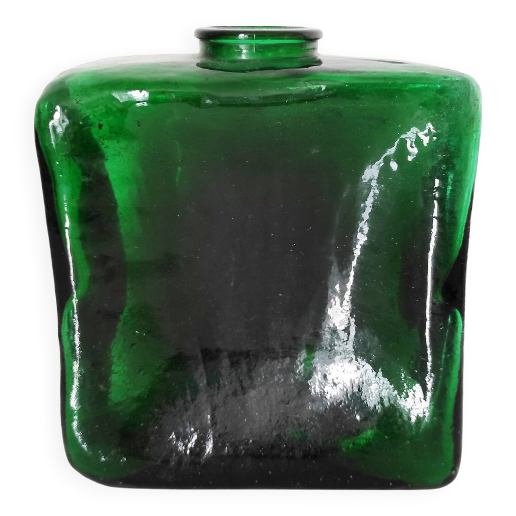 vase carré en verre vert