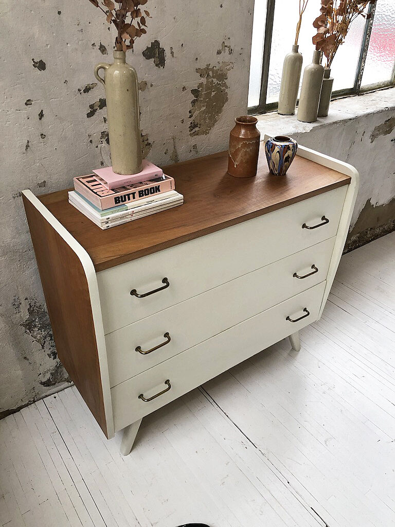 White vintage chest of drawers