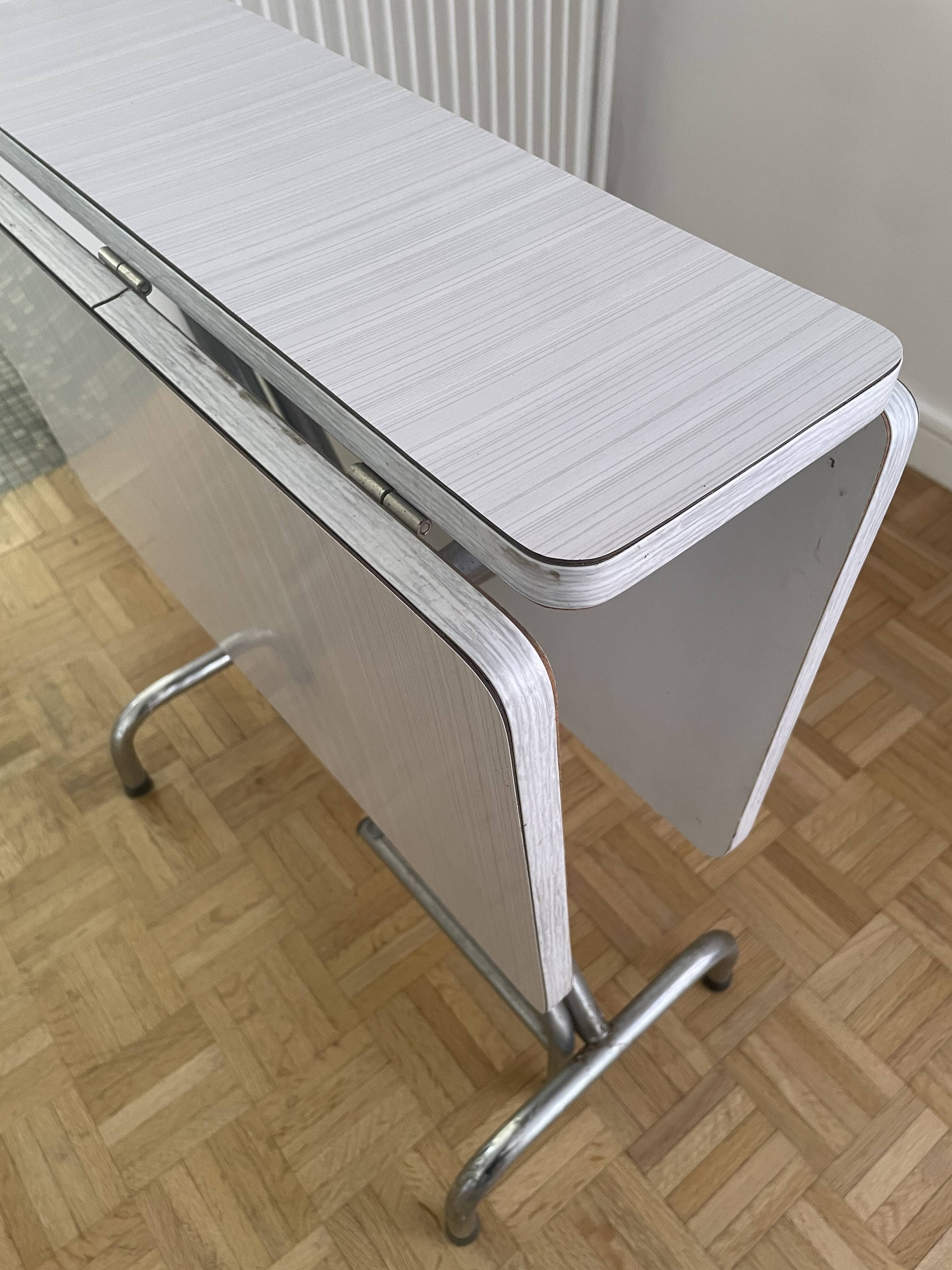 Table de cuisine pliable en formica gris et blanc