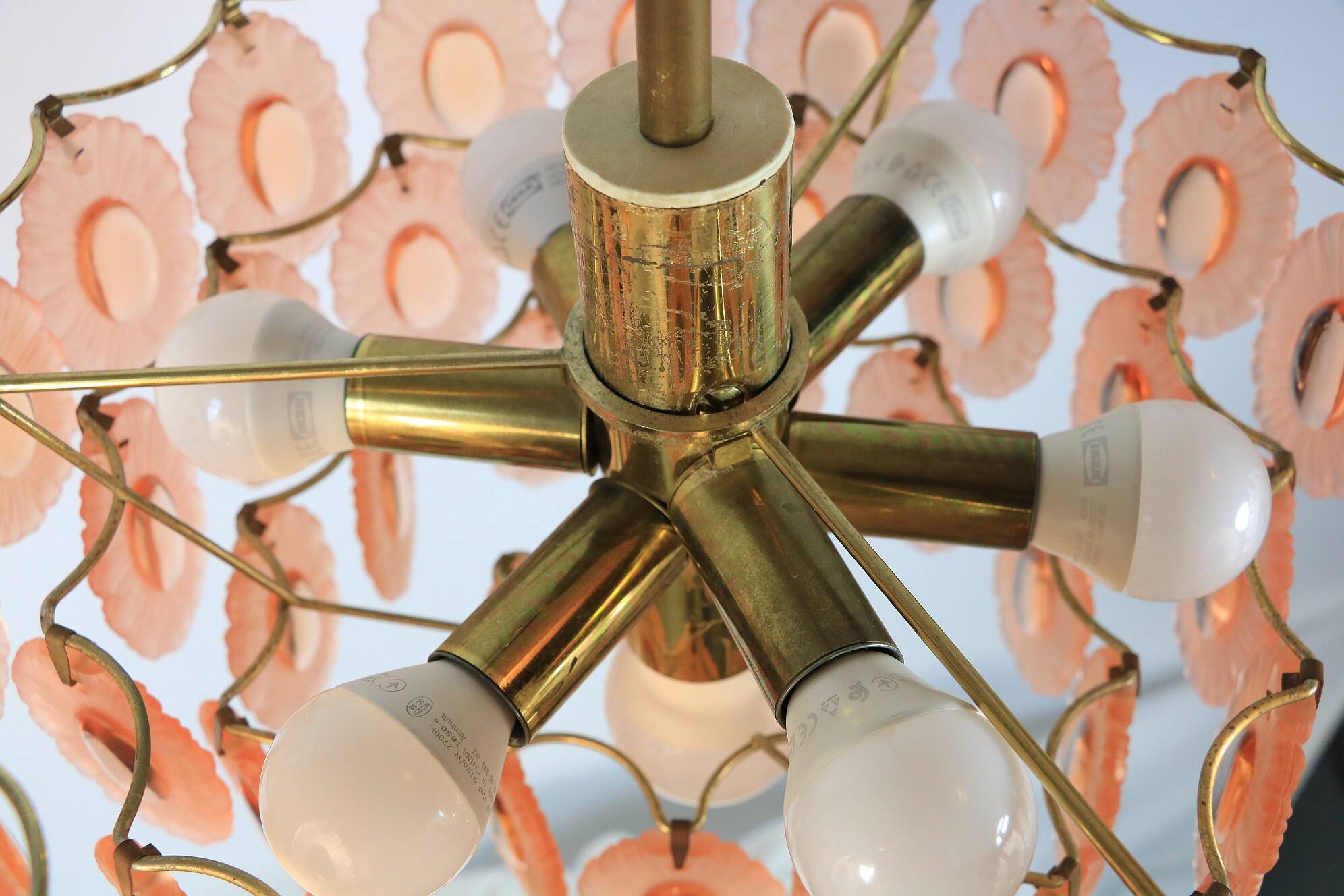 Chandelier vintage des années 70 avec 51 médaillons en verre rose, 37 cm