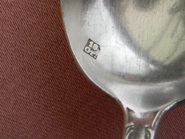 Set of 6 teaspoons in silver metal.